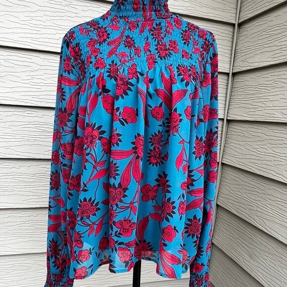 Abercrombie and Fitch women’s L blouse with elastic neck, bodice, and cuffs - Picture 2 of 10